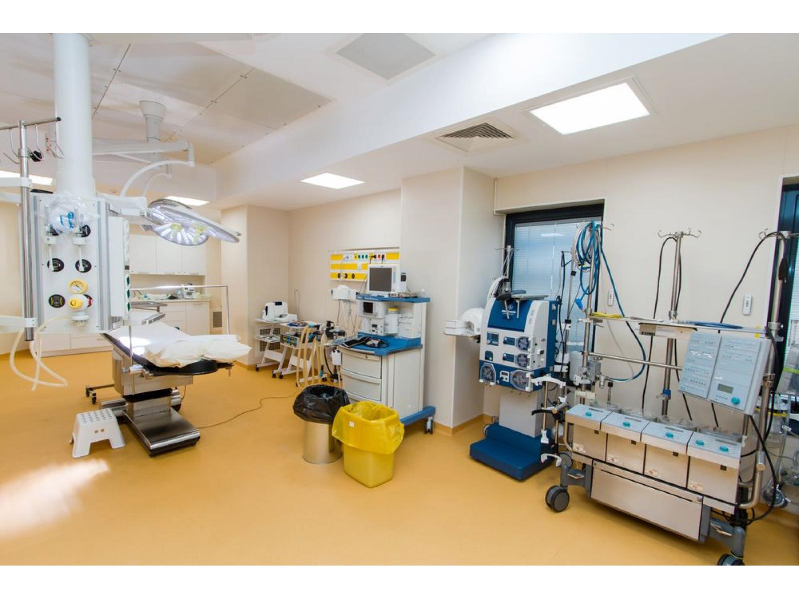 Spitalul de Boli Cardiovasculare Angiomedica - Sala-chirurgie-2.jpg
