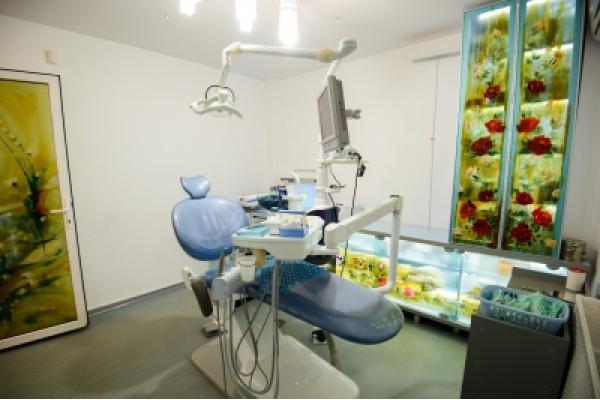 Dental West - Medic_dentist_bun_Dental_West.jpg