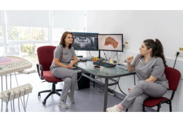 Clinica Dentara Victoria Pitesti - echipa-diagnostic-clinica-victoria-1.jpeg