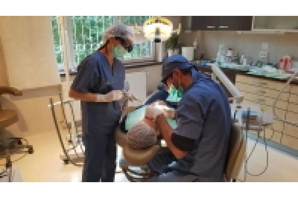 Clinica Stomatologica Younis Dent - Operatie_rezectie_apicala_cu_laser.jpg