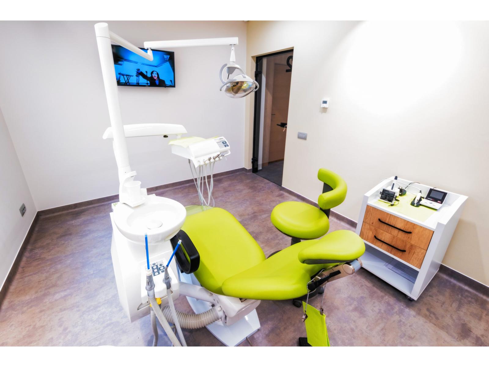 CITY DENTAL CLINIC - 4.jpg