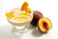Cocktail de piersici daiquiri non-alcoolic