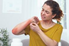 Alergia la metale: atunci cand iubesti bijuteriile, dar corpul tau le respinge