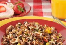 Salata de quinoa cu migdale si branza degresata