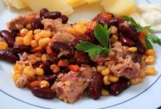 Salata mediteraneana cu fasole si ton