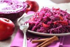 Salata de varza rosie cu mere