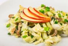 Salata de pui cu morcovi si struguri