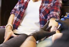 Riscurile la care te expui cand iti faci un tatuaj