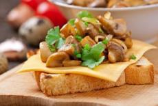 Toast cu ciuperci