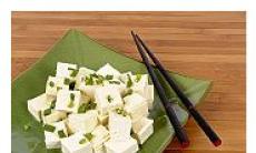 Tofu, o sursa importanta de proteine, fier si vitamina B 