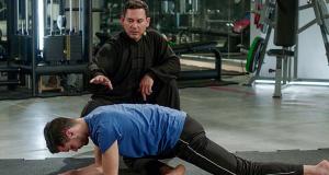 Scapa de durerile de spate cu programul online de exercitii lansat de Virgil Pruteanu