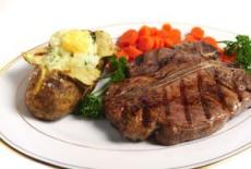Carne de vita fiarta cu morcovi si patrunjel