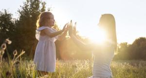 De ce te deranjeaza lumina puternica? Adevarul despre retina ta si pigmentul care o apara